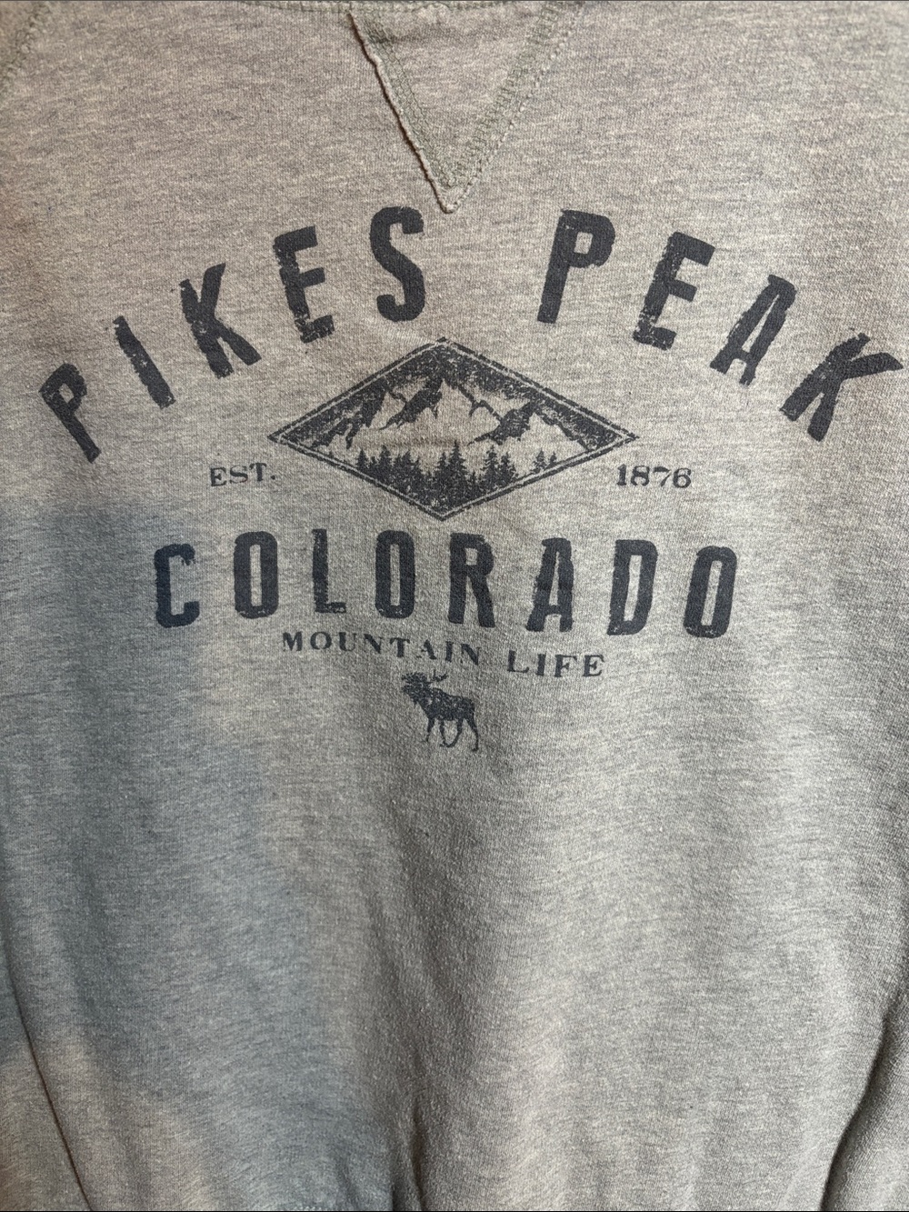 Pikes Peak Colorado Women's Gray Graphic Sweatshirt - Picture 2 of 6